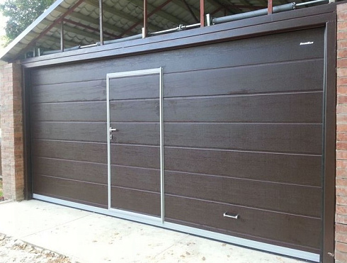Секционные ворота DoorHan с дверью