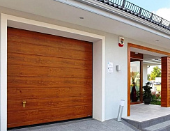 Секционные ворота DoorHan под дерево