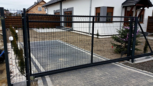 Откатные ворота 3d DoorHan цвет черный ral 9004 4000x1500 мм