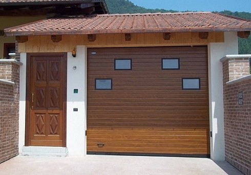 Гаражные ворота DoorHan со стеклом