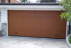 Гаражные ворота DoorHan из филенки под дерево