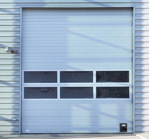 Секционные ворота DoorHan со стеклом