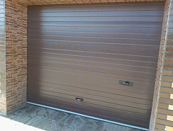 Секционные ворота DoorHan из сэндвич-панелей "доска"