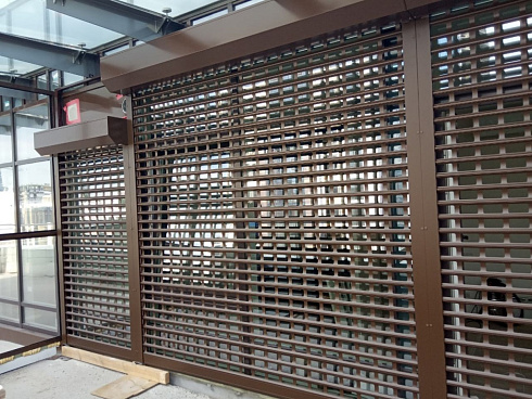 Решетчатые рольставни витринные DoorHan для витрины