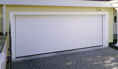 Гаражные ворота DoorHan из сэндвич-панелей филенка