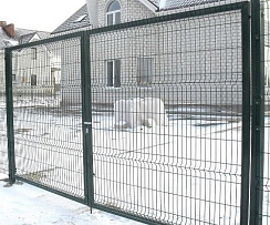 Распашные ворота 3d DoorHan цвет зеленый ral 6005 2300x2000 мм