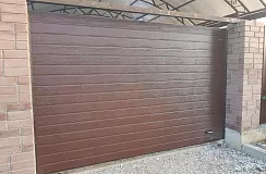Секционные ворота с пружинами растяжения, 2000x2000, цвет коричневый ral 8017